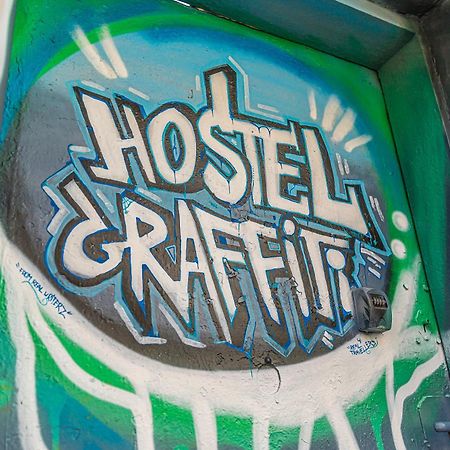 Hostel Graffiti คราคูฟ ภายนอก รูปภาพ