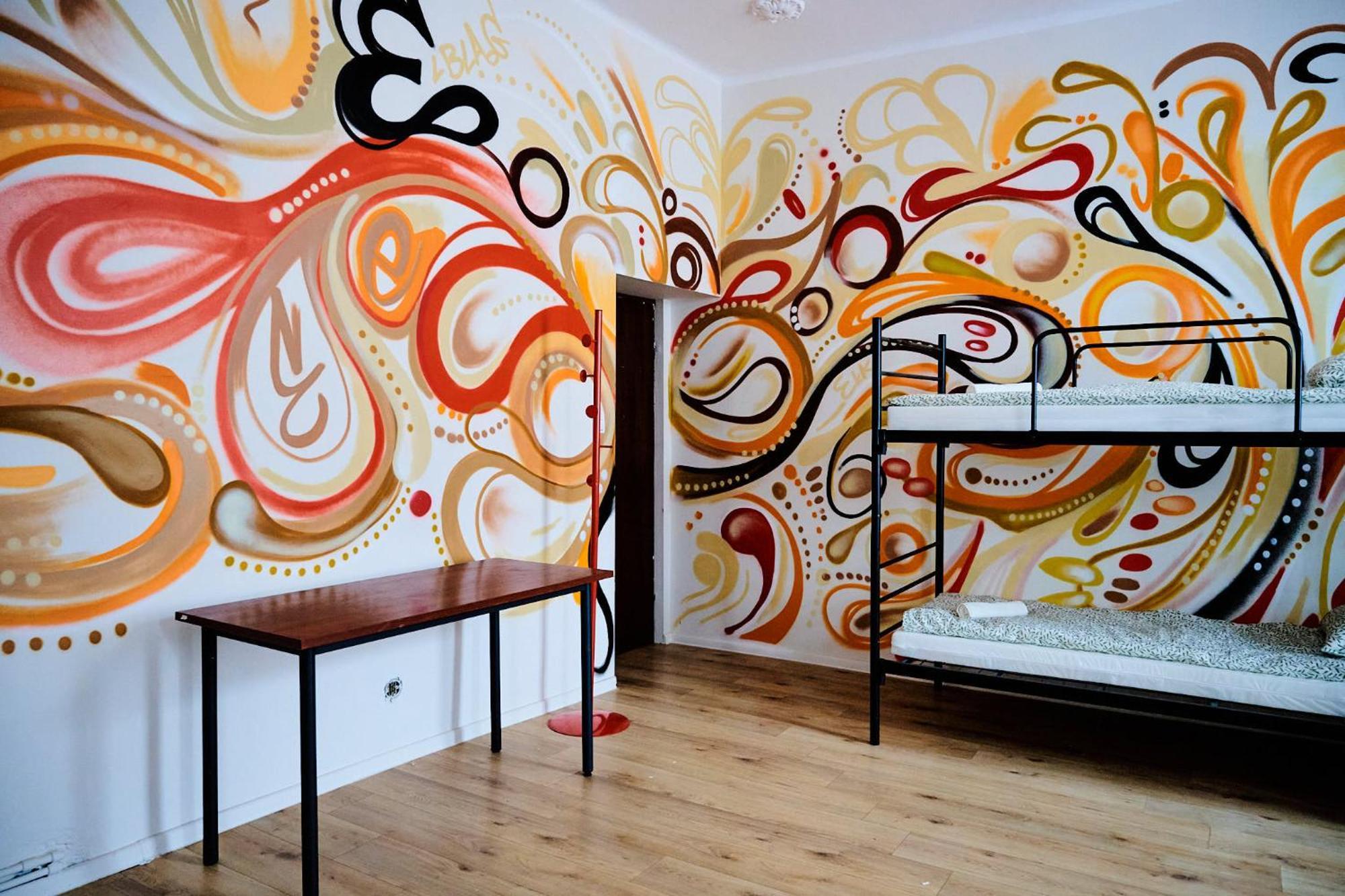 Hostel Graffiti คราคูฟ ภายนอก รูปภาพ