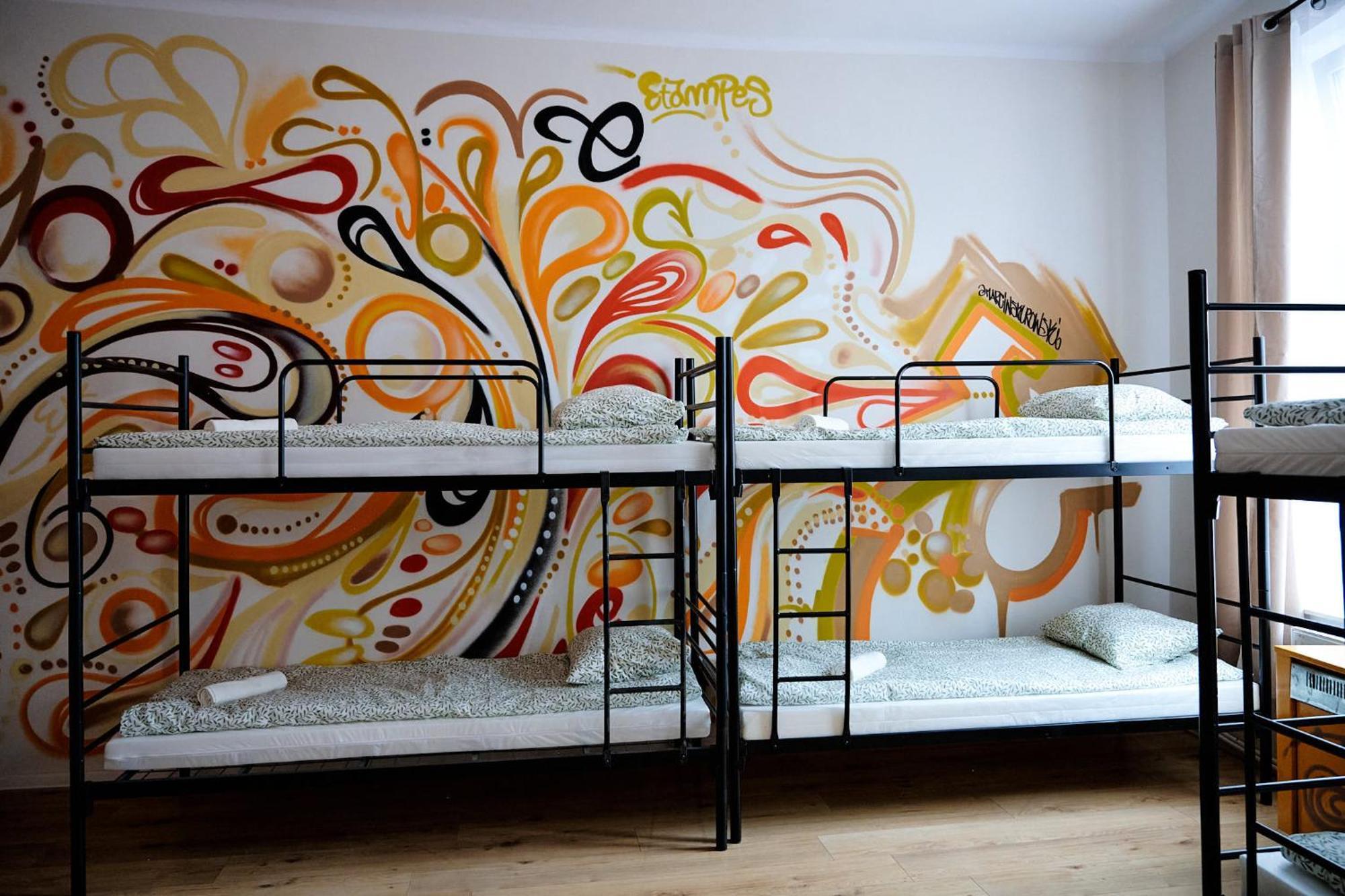 Hostel Graffiti คราคูฟ ภายนอก รูปภาพ
