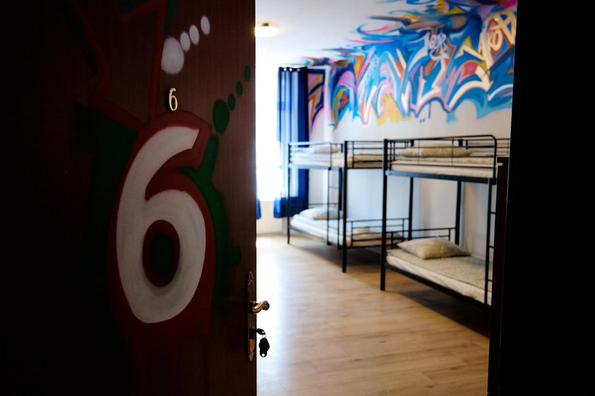 Hostel Graffiti คราคูฟ ภายนอก รูปภาพ