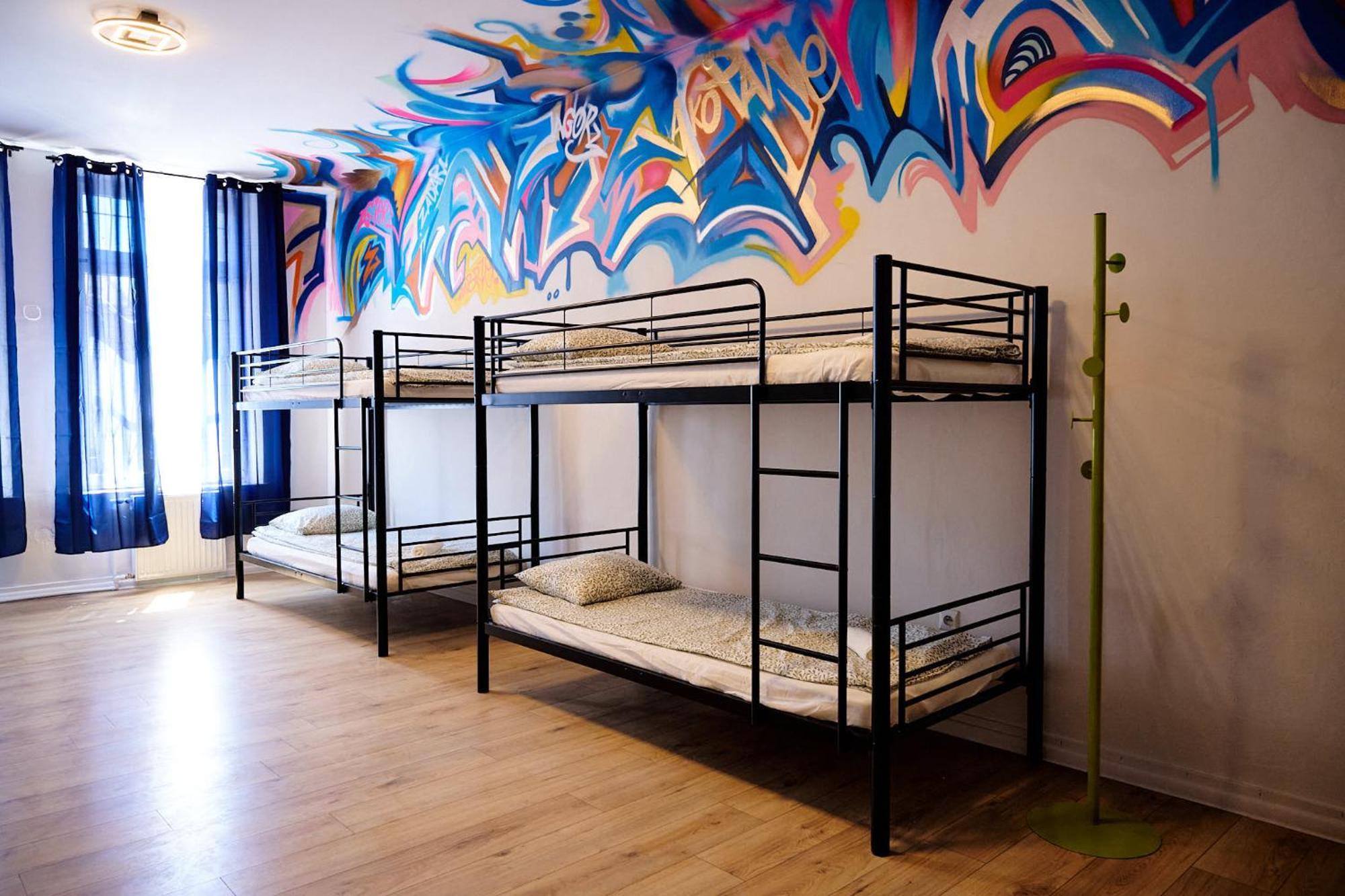 Hostel Graffiti คราคูฟ ภายนอก รูปภาพ