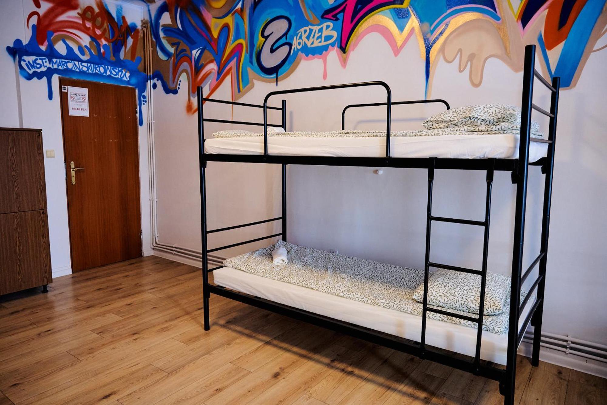 Hostel Graffiti คราคูฟ ภายนอก รูปภาพ