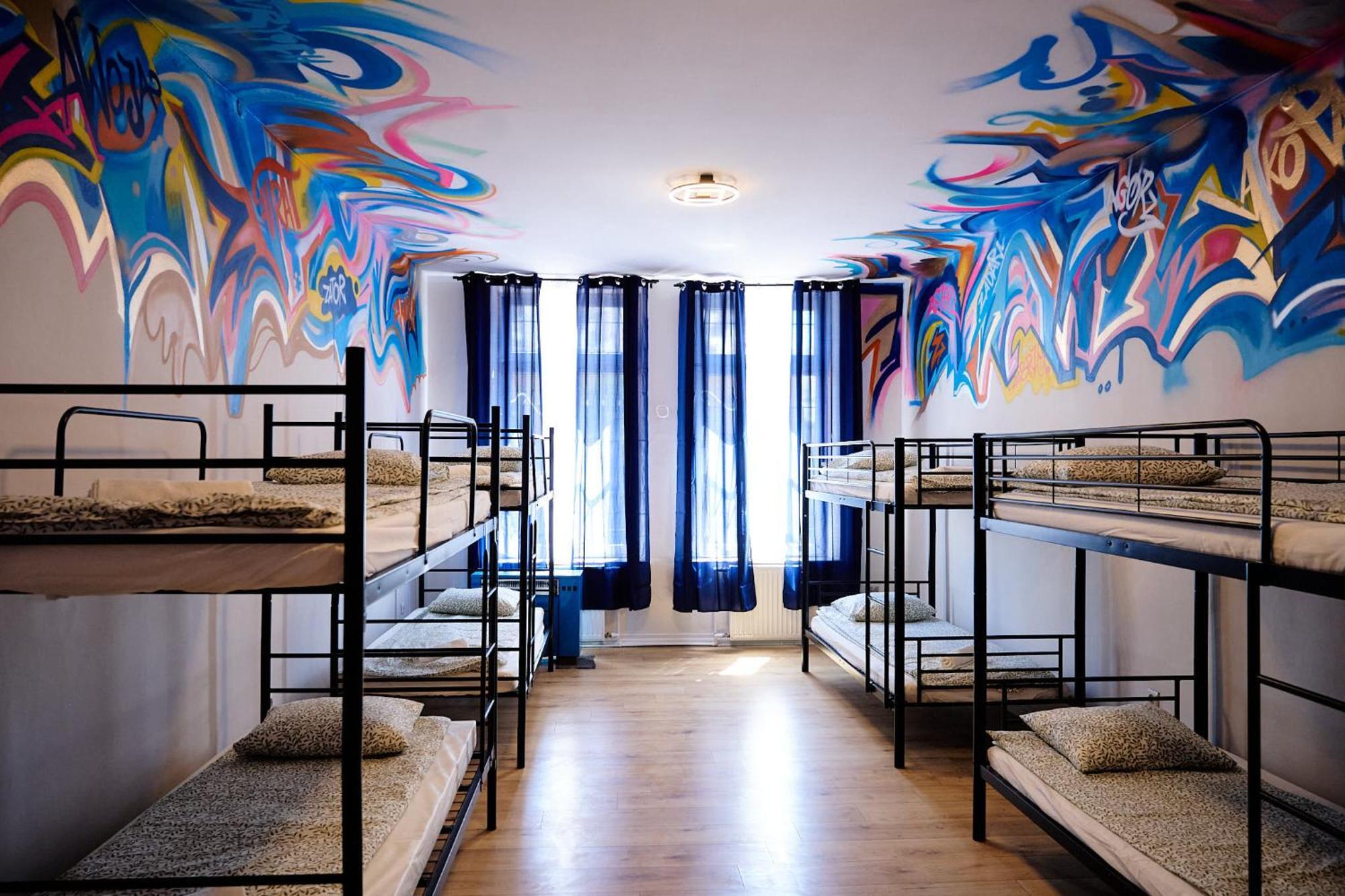 Hostel Graffiti คราคูฟ ภายนอก รูปภาพ
