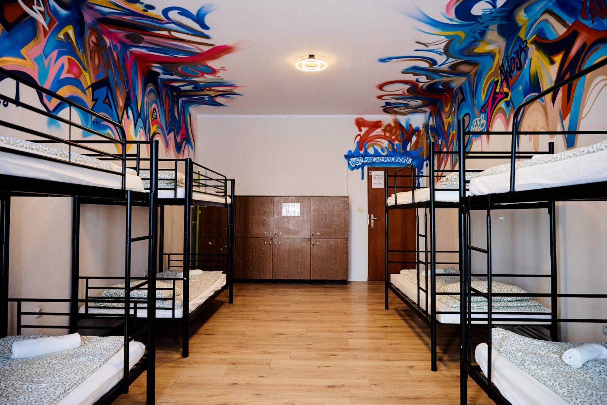 Hostel Graffiti คราคูฟ ภายนอก รูปภาพ