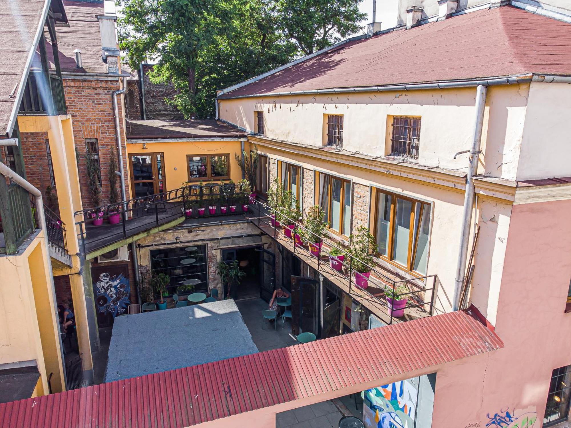 Hostel Graffiti คราคูฟ ภายนอก รูปภาพ