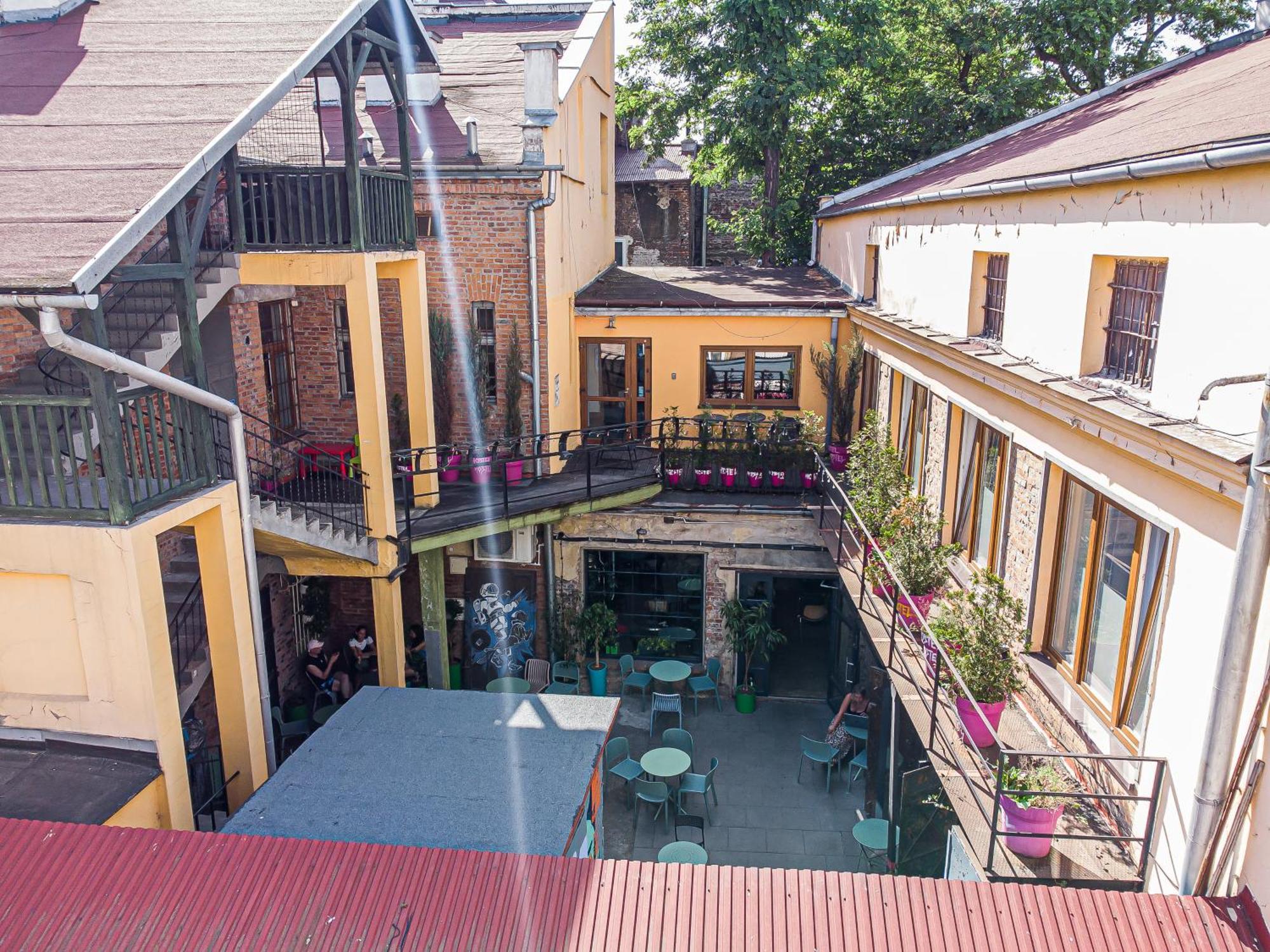 Hostel Graffiti คราคูฟ ภายนอก รูปภาพ