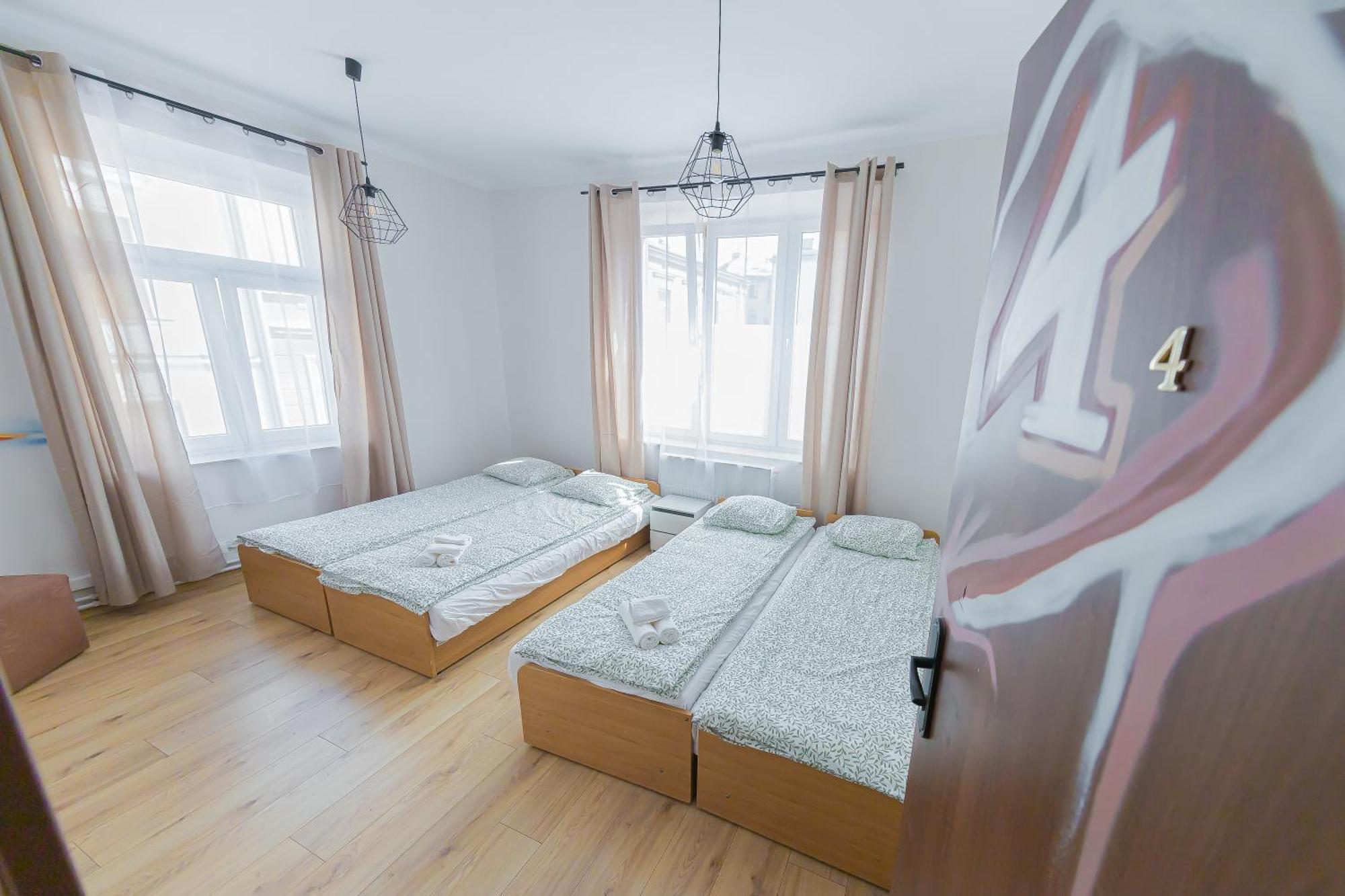 Hostel Graffiti คราคูฟ ภายนอก รูปภาพ