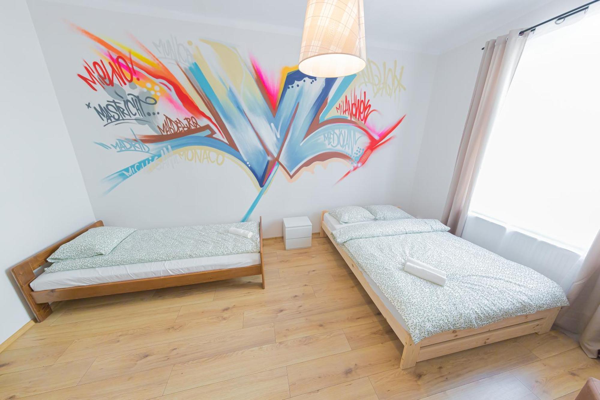 Hostel Graffiti คราคูฟ ภายนอก รูปภาพ