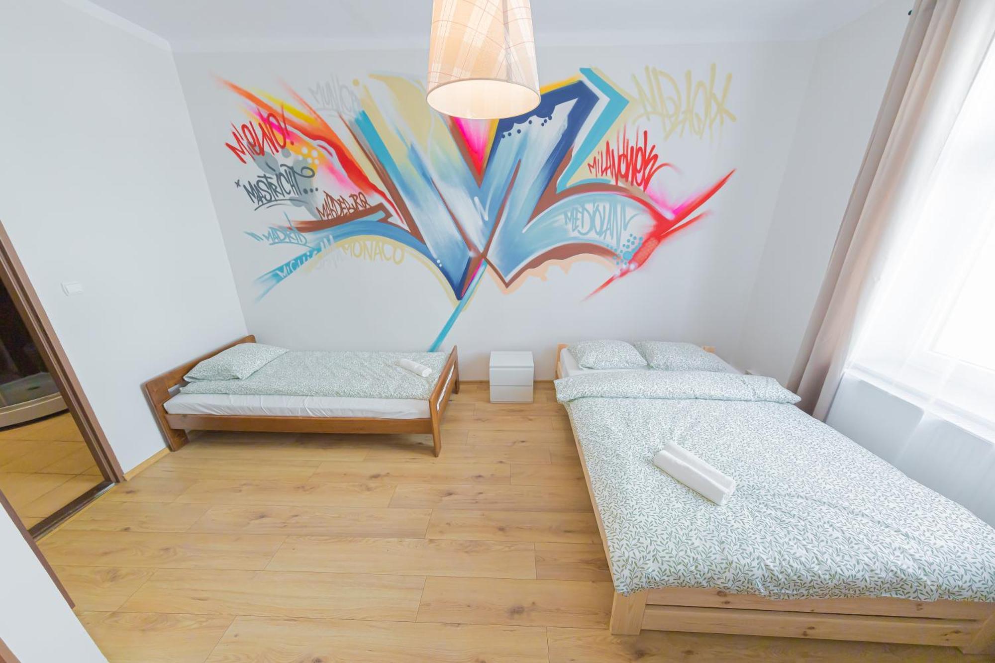 Hostel Graffiti คราคูฟ ภายนอก รูปภาพ