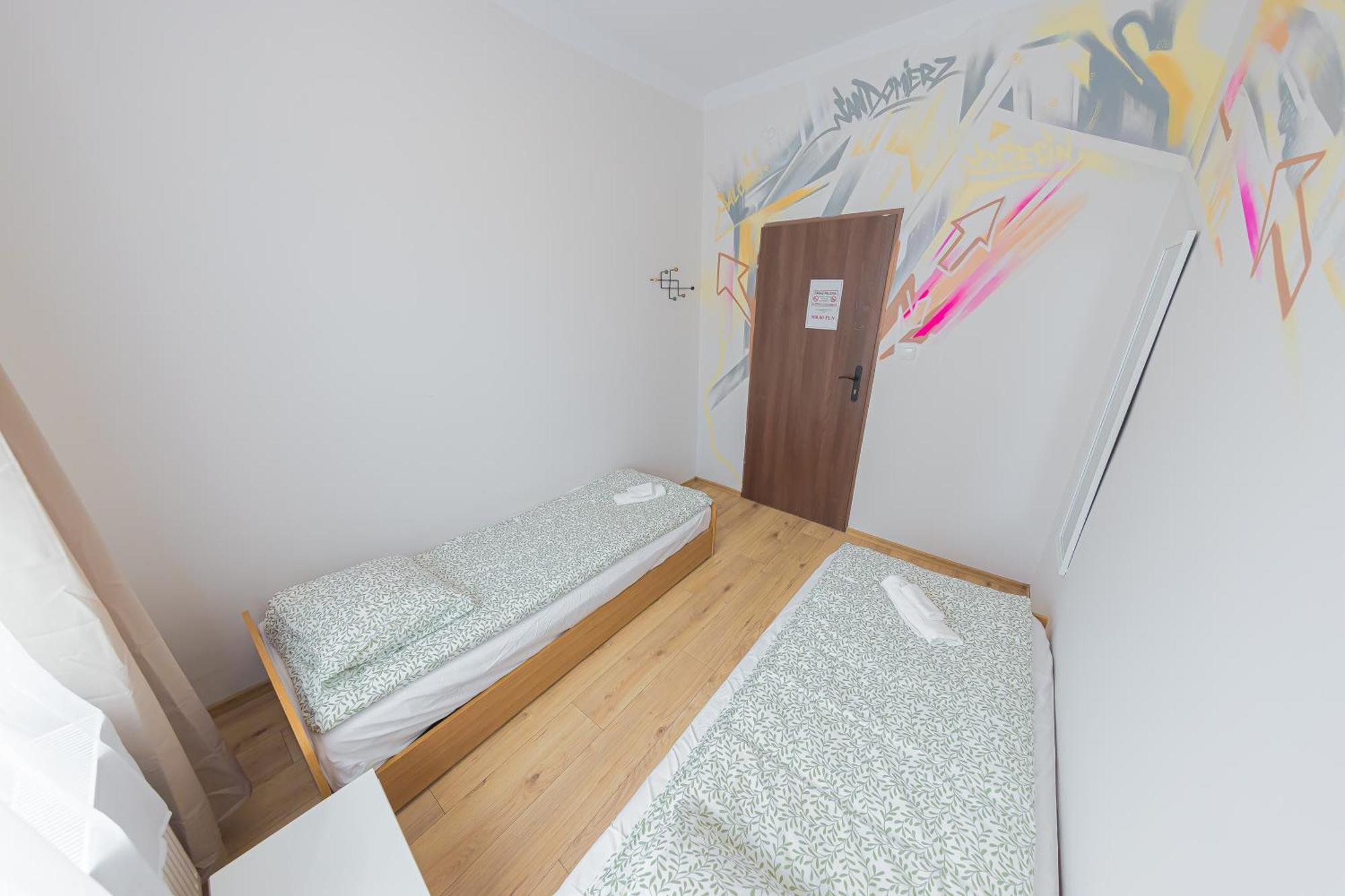 Hostel Graffiti คราคูฟ ภายนอก รูปภาพ