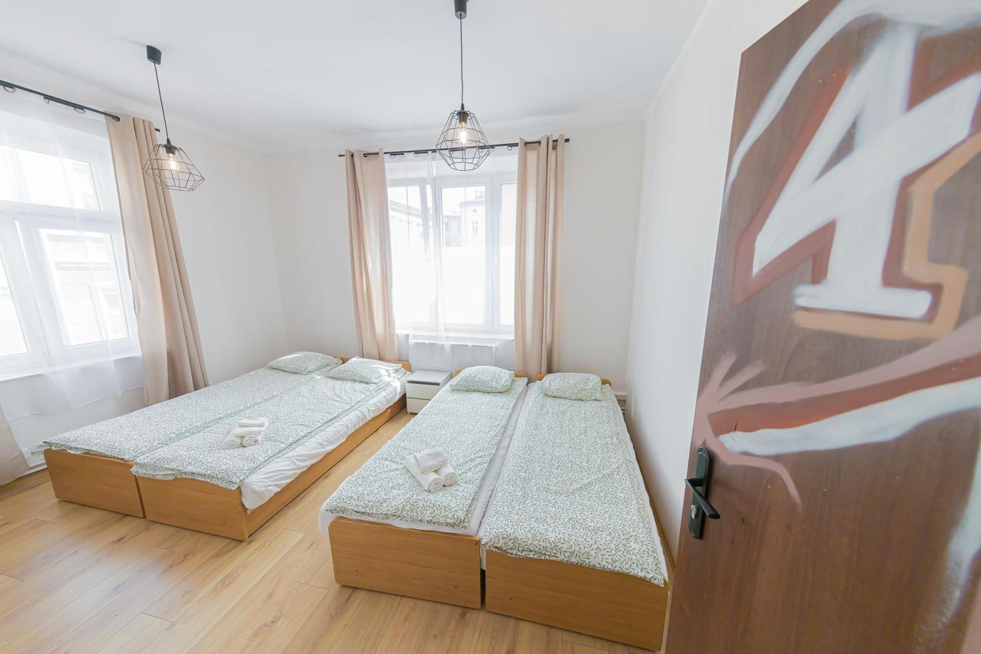 Hostel Graffiti คราคูฟ ภายนอก รูปภาพ