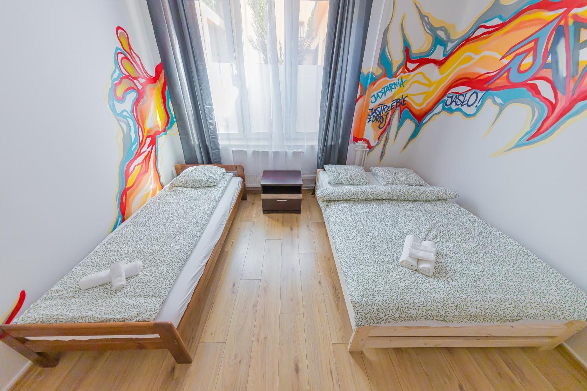 Hostel Graffiti คราคูฟ ภายนอก รูปภาพ
